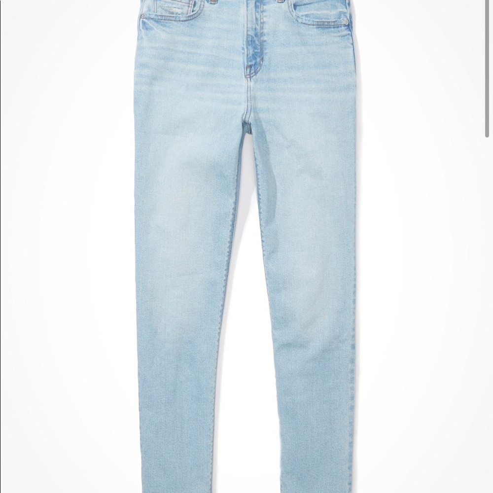AMERICAN EAGLE MOM JEANS